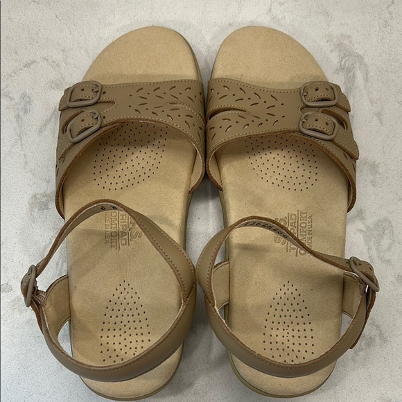 SAS Duo Natural Tan Sandals with Cushioned Footbed and Adjustable Straps 6W - Picture 8 of 16